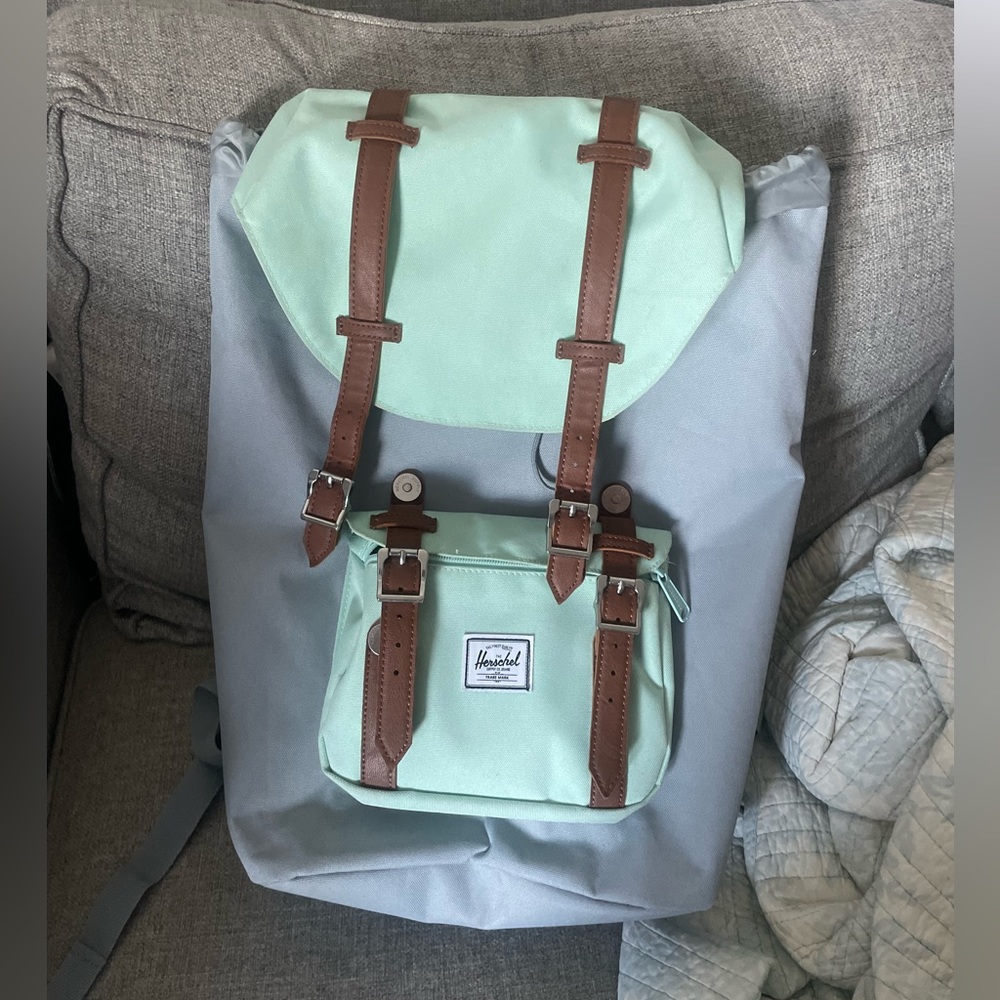 Herschel Blue and teal Retreat Backpack
